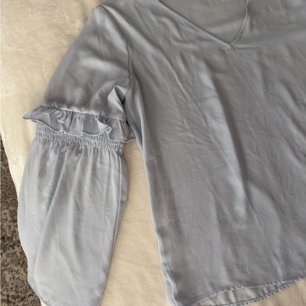 Loft Woman’s Size Medium Light Blue Blouse With Ruffle Sleeves EM85 - Picture 2 of 6